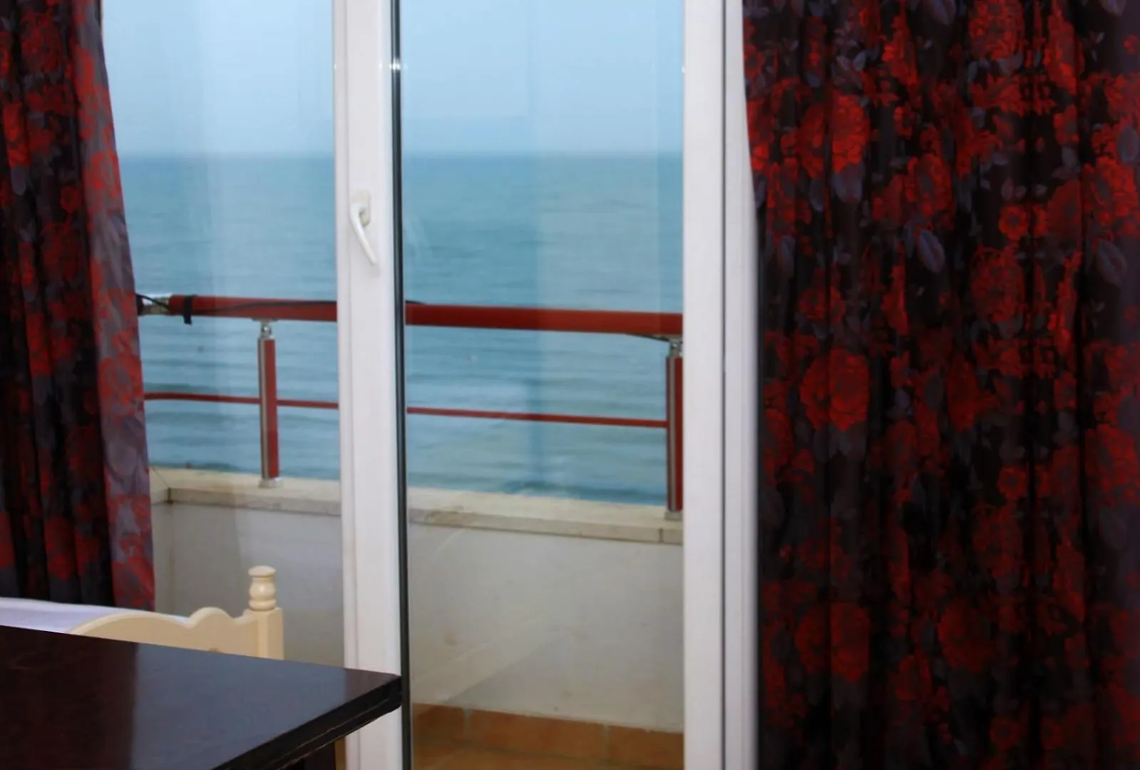 Edurres Beachfront Studio 1アパートホテル アパートホテル