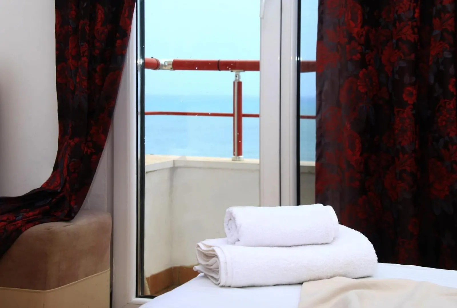 アパートホテル Edurres Beachfront Studio 1アパートホテル